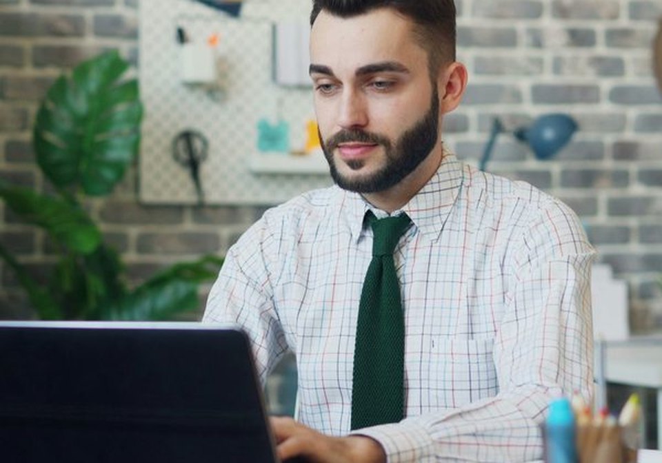 Conseiller en assurance sur ordinateur — inscription à la newsletter